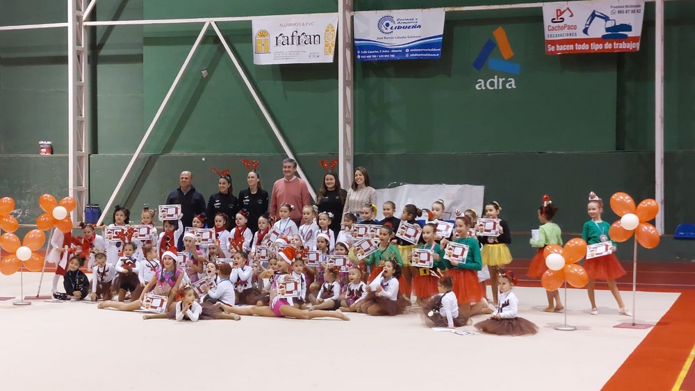 La Escuela Municipal de Gimnasia Rítmica de Adra celebra su tradicional exhibición Navideña