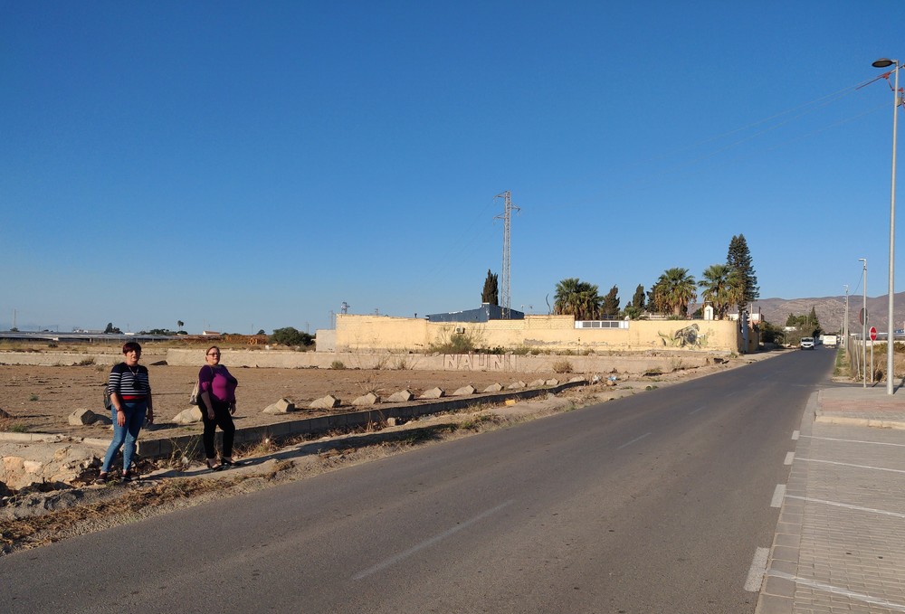 El PSOE de El Ejido recuerda al Gobierno local que lleva más de un año a la espera de que solucione el problema de inseguridad vial de la carretera de la Cooperativa Camposol