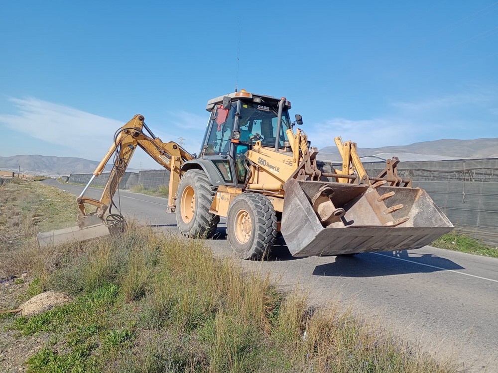 El Ayuntamiento de El Ejido lleva a cabo trabajos de arreglo y desbroce de caminos rurales