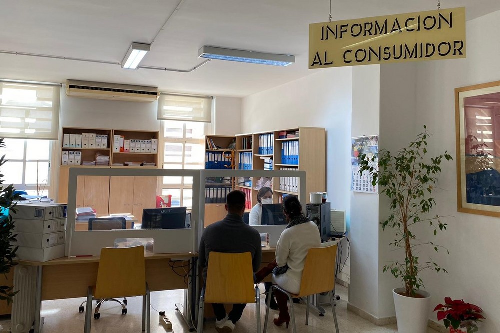 La Oficina del Consumidor de Adra atiende más de 800 consultas en 2022
