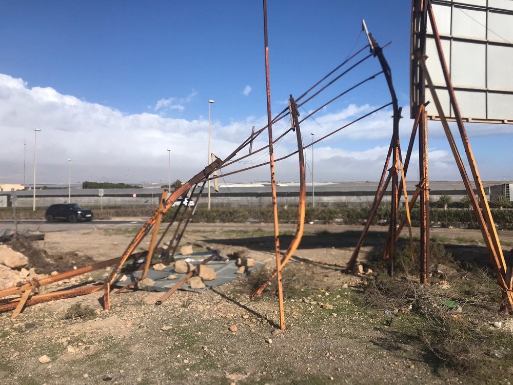 El temporal de viento provoca numerosas incidencias en el Poniente almeriense