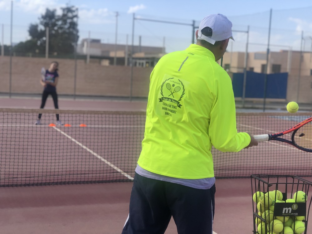 El Club de Tenis Smash de La Mojonera despega con la obtención de titulaciones europeas del Registro Profesional de Tenis