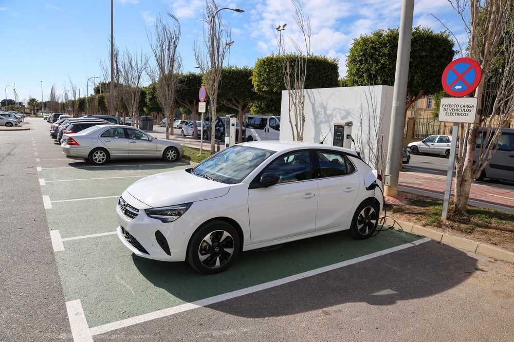 El Ayuntamiento de El Ejido impulsa una movilidad más sostenible con 12 puntos de recarga para vehículos eléctricos