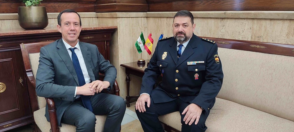 El subdelegado recibe al nuevo comisario de Policía Nacional en El Ejido