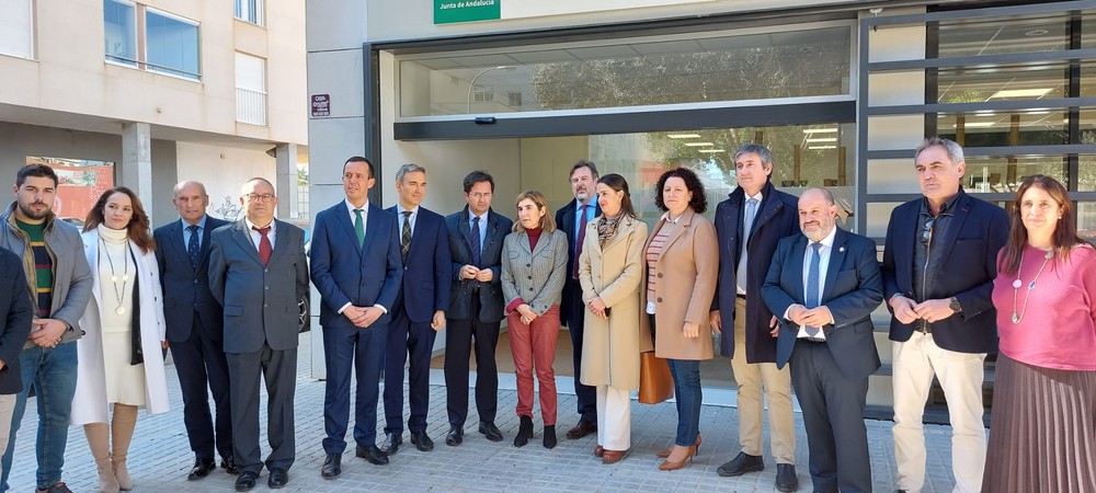 La consejera de Empleo visita la nueva oficina del SAE en El Ejido