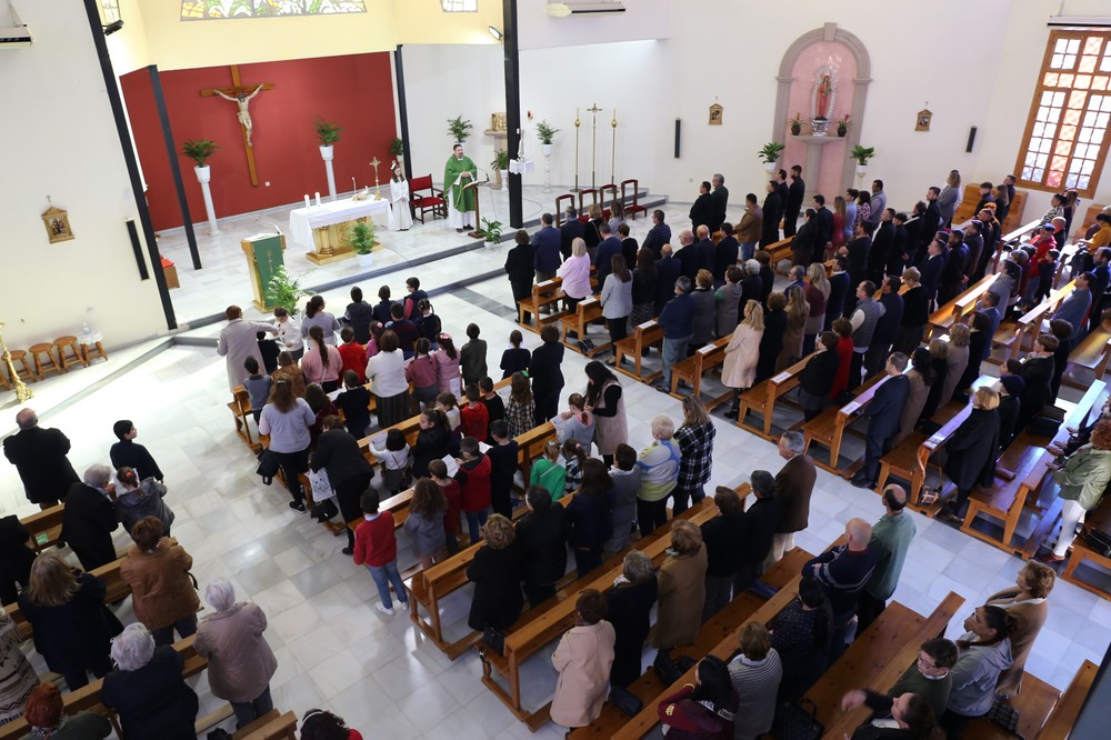 La Cofradía de la Paz lleva a cabo su Primera Levantá ante multitud de feligreses