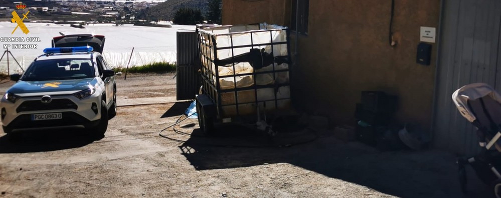 La Guardia Civil salvan a una madre y a su bebé de un incendio en Dalías