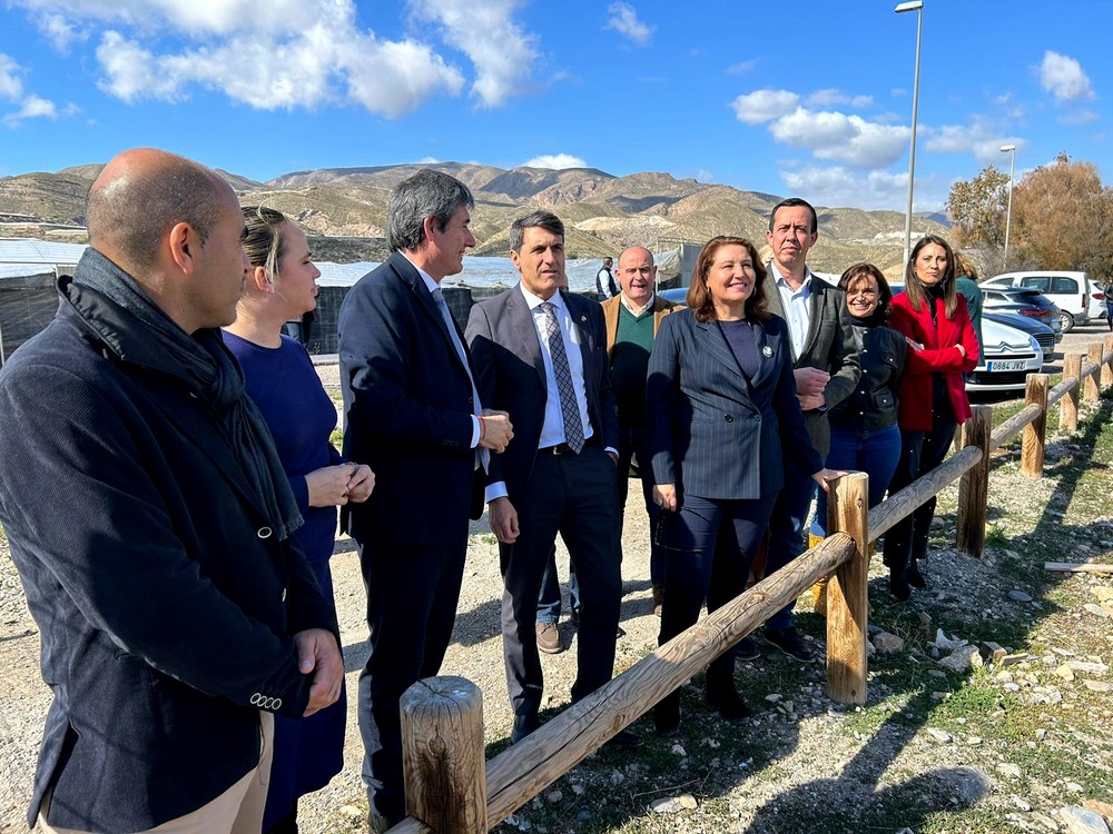 Crespo destaca el trabajo de restauración de cauces de la Junta en el río Adra y pide a los ciudadanos que se impliquen en el mantenimiento