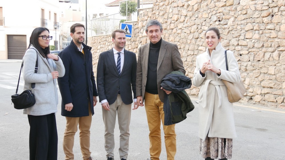 Junta de Andalucía y Ayuntamiento de Adra presentan un plan de accesibilidad para espacios públicos y edificios municipales