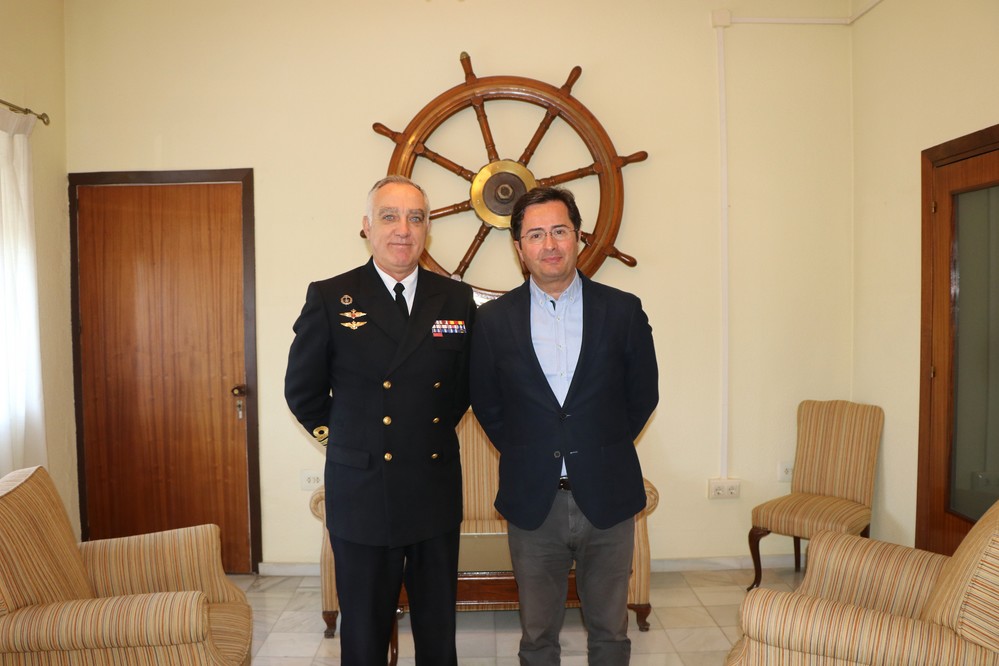 El alcalde de El Ejido se reúne con el comandante naval de Almería