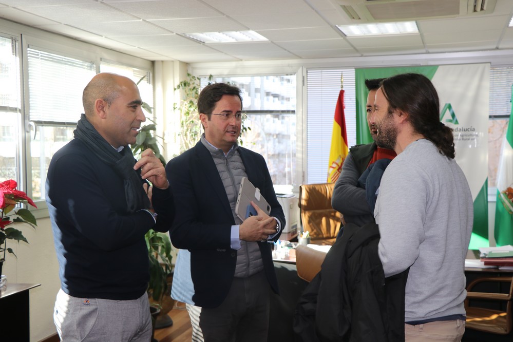 Góngora, delegado de Agricultura y CECOCUAL analizan el proyecto de regeneración y puesta en valor de la Rambla del Sentir