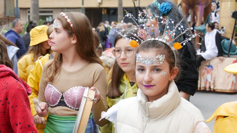 Más de 2000 niños y niñas desfilan en el regreso del Carnaval Escolar de Adra
