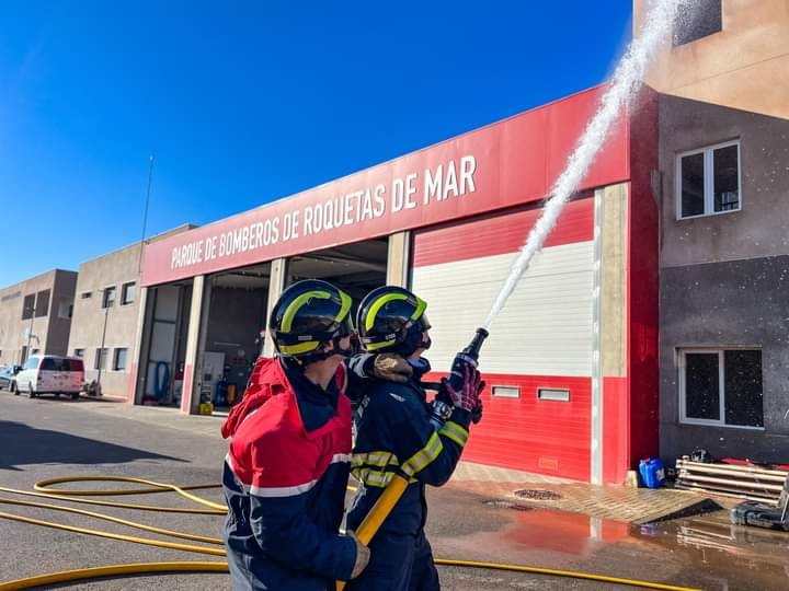 Una herida y varios intoxicados por humo en un incendio en Aguadulce