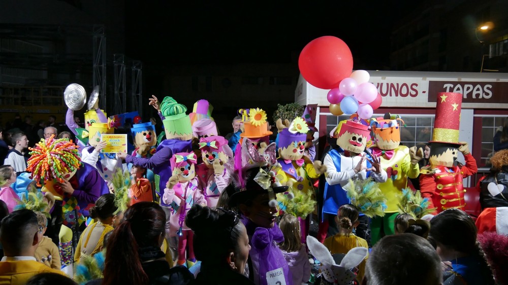 Adra disfruta en sus calles de un colorido Desfile de Carnaval y su tradicional concurso de disfraces