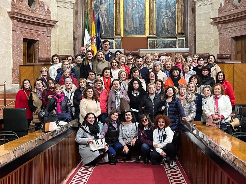 Las asociaciones de mujeres de Almerimar y Rosa Chacel visitan el Parlamento de Andalucía