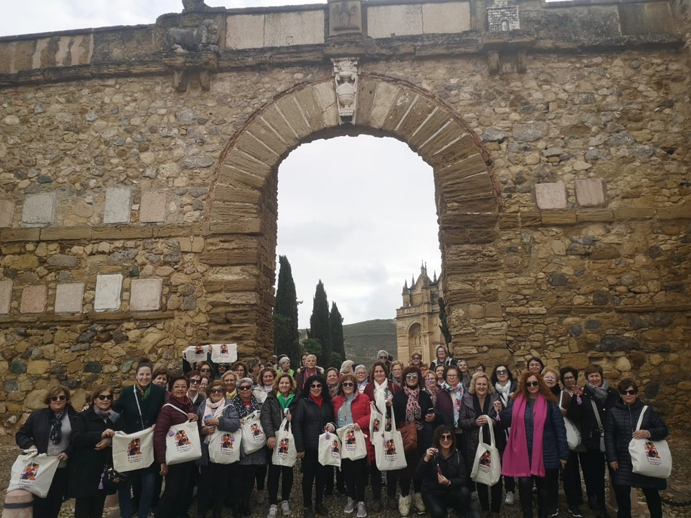 Más de medio centenar de mujeres de Adra disfrutan del viaje con perspectiva de género a Antequera