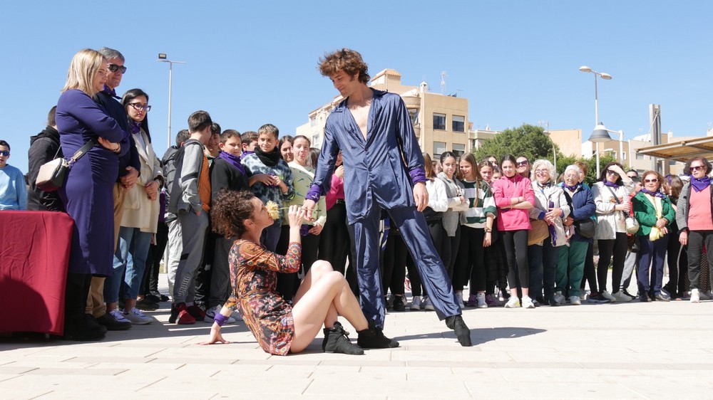 La Plaza del Centro de Interpretación de la Pesca de Adra acoge un acto institucional por el Día de la Mujer
