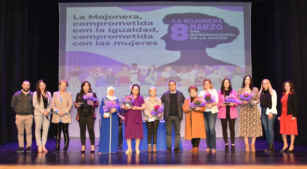 La Mojonera reúne testimonios de una decena de mujeres en su primera Gala de la Mujer