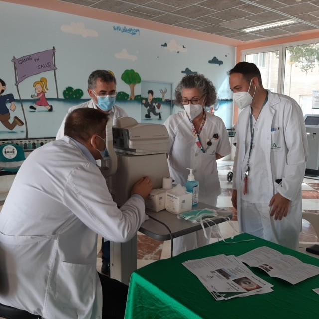 El Hospital Universitario Poniente recuerda la importancia de la detección precoz del glaucoma