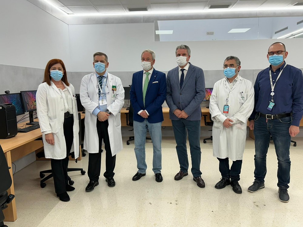 El gerente del SAS visita la nueva Sala Digital de Teleasistencia del Hospital Universitario Poniente