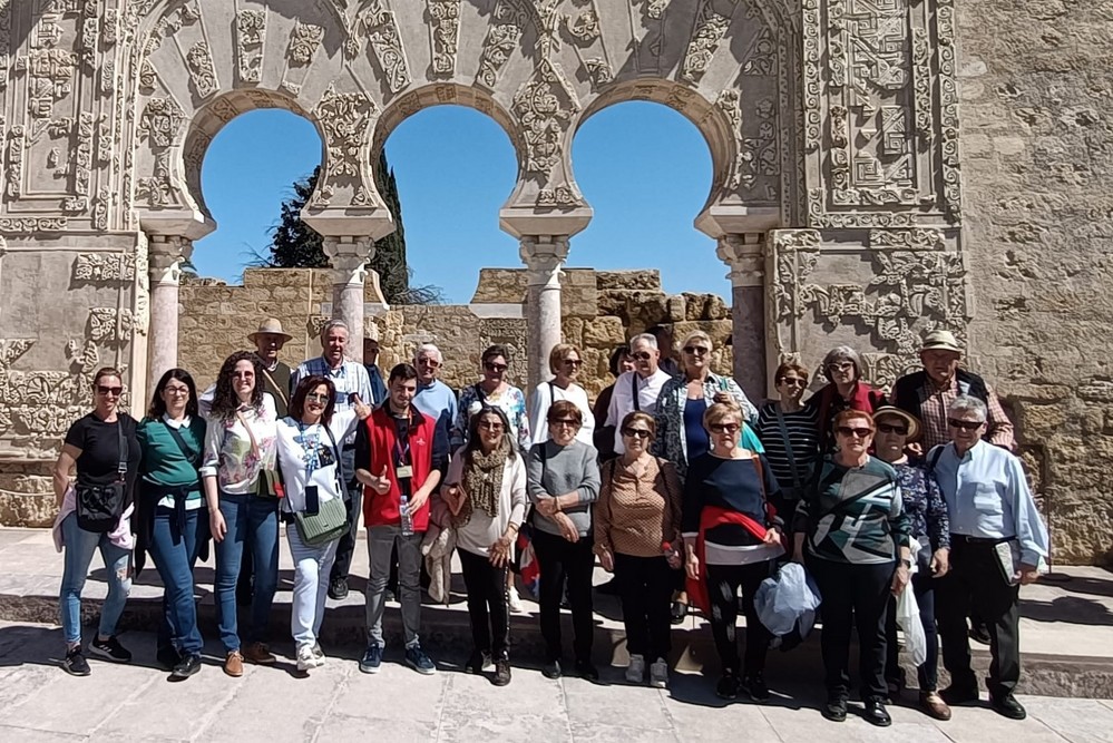Más de medio centenar de personas mayores conocen la ciudad de Córdoba de la mano del Ayuntamiento de Adra