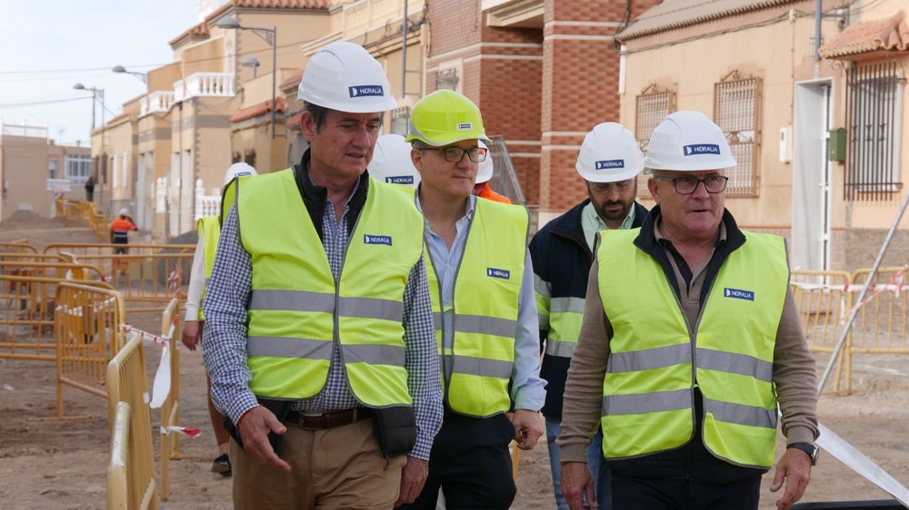 Mejores infraestructuras hídricas y acerados más amplios para la Calle Don Quijote de Puente del Río