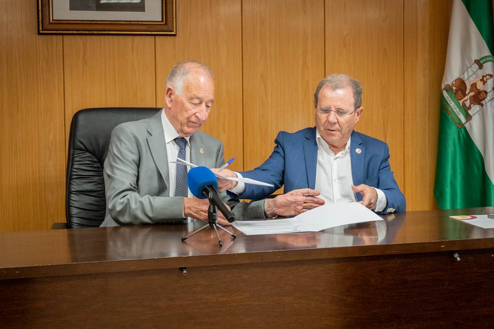 El Ayuntamiento drenueva el convenio con la Cámara de Comercio para que siga prestando servicios en Roquetas de Mar