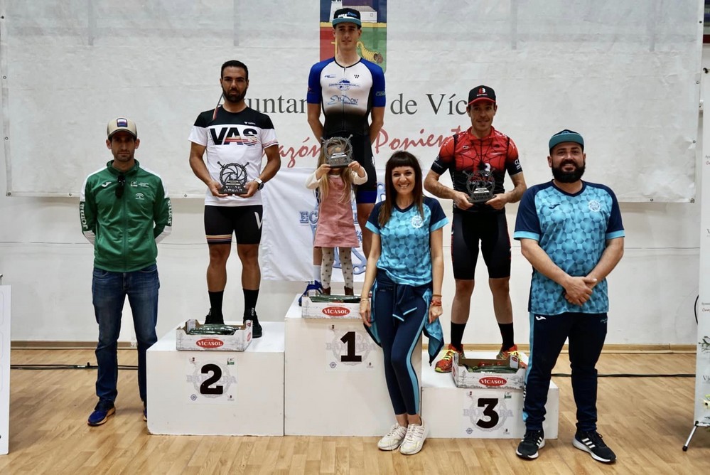 Dani Estévez, del CD Etipon Bike, ganador absoluto al sprint de la VIII Vícar Bárbara
