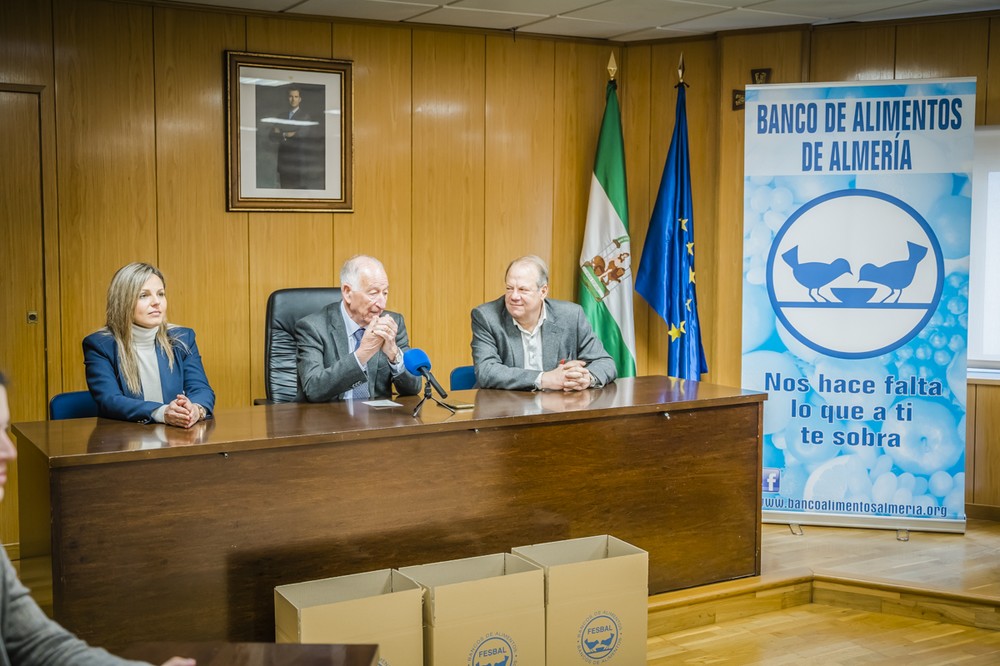 El Ayuntamiento de Roquetas de Mar recoge más de 5.100 kilos de solidaridad para el Banco de Alimentos