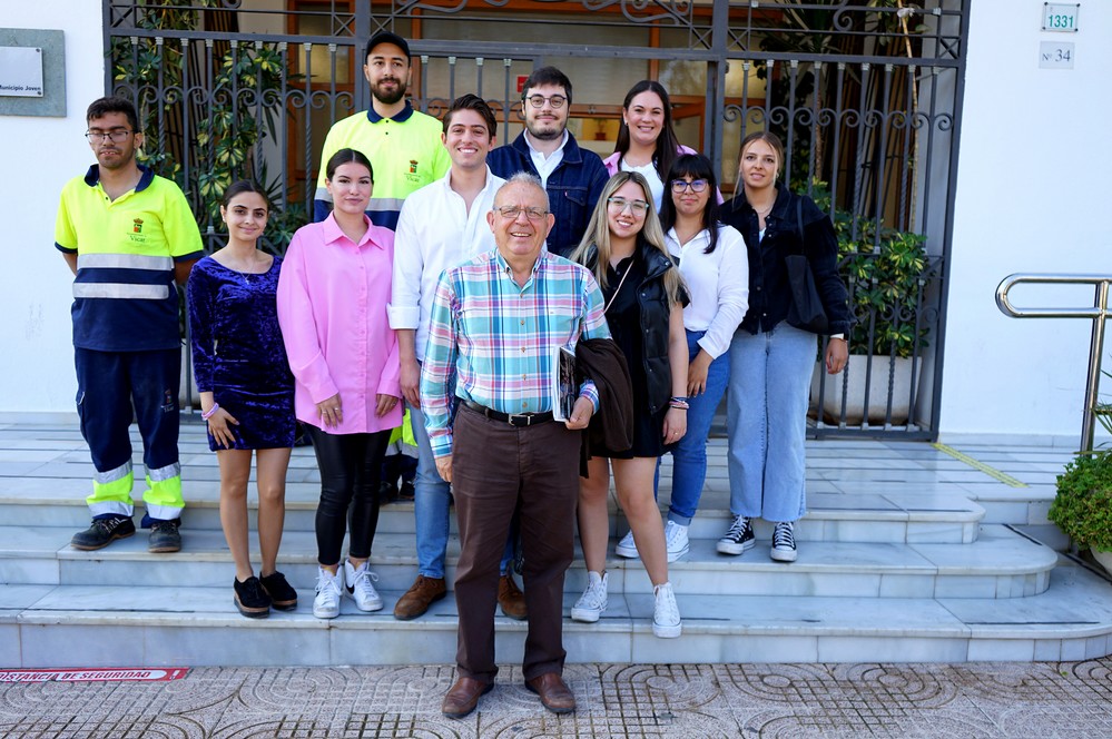 El alcalde recibe al personal contratado con el programa Primera Experiencia Profesional en las administraciones públicas