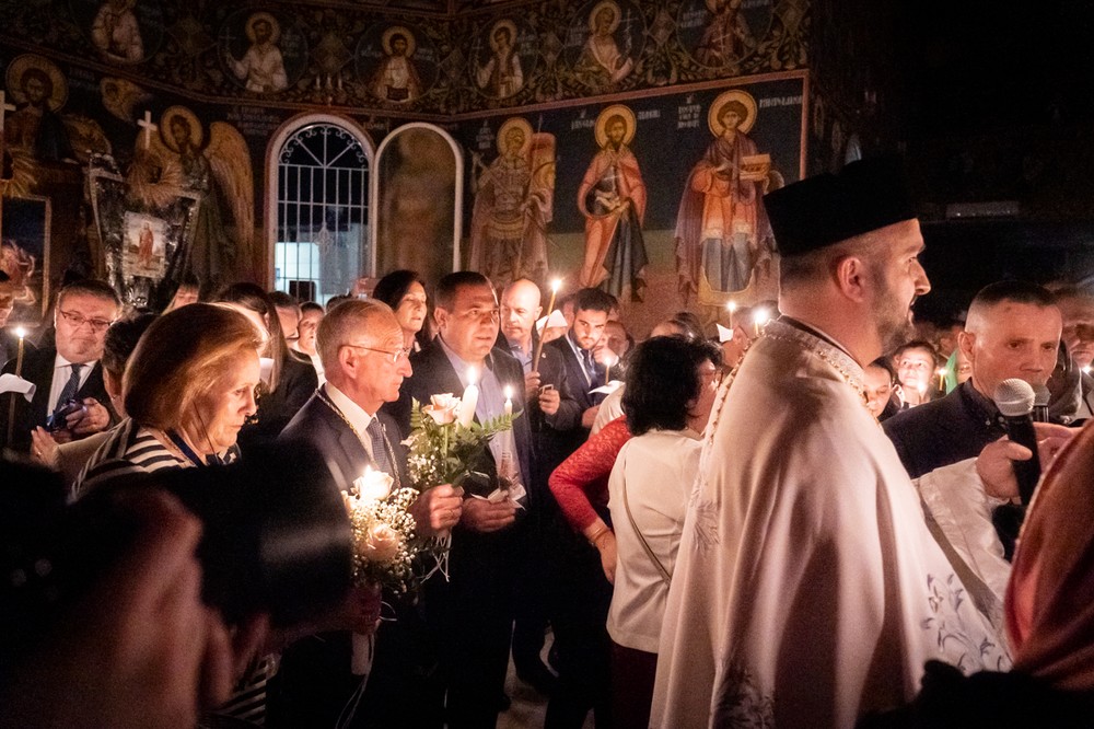 Amat asiste a la tradicional Misa de Resurrección de la parroquia ortodoxa de Roquetas de Mar