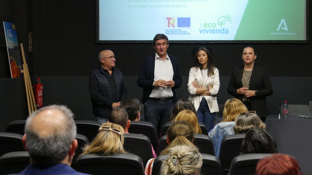 Presentado en el municipio de Adra el Plan Ecovivienda para la rehabilitación de viviendas