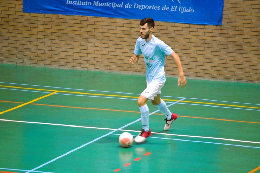 El Poli Ejido da la talla pero cae ante el líder, el Avanza Jaén