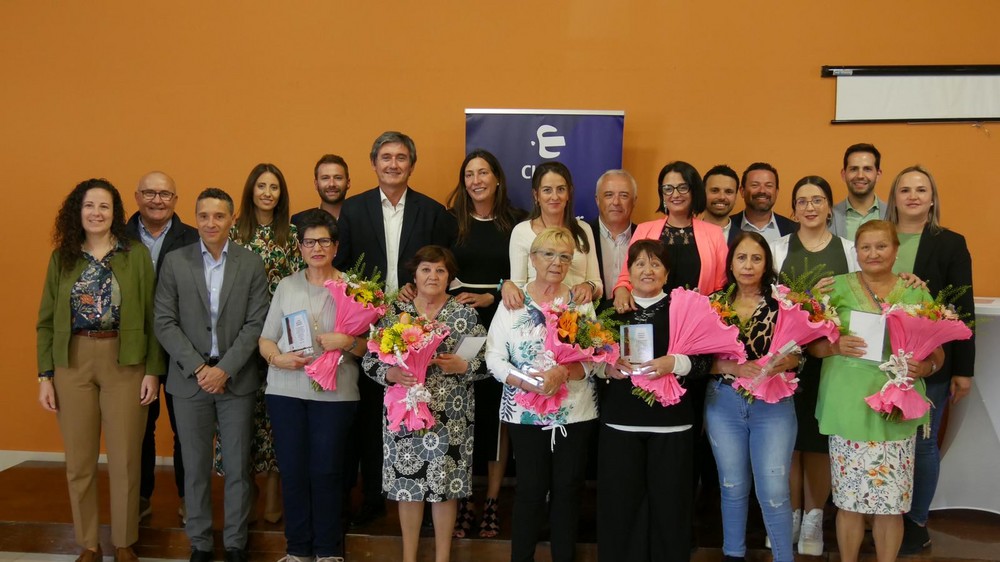 Manuel Cortés y Loles López arropan a Clece en su tradicional homenaje a las auxiliares del SAD en Adra