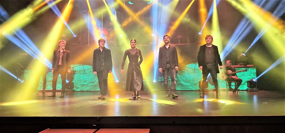 Noche de nostalgia con las canciones de Triana a cargo de cuatro cantantes y una gran banda en Roquetas