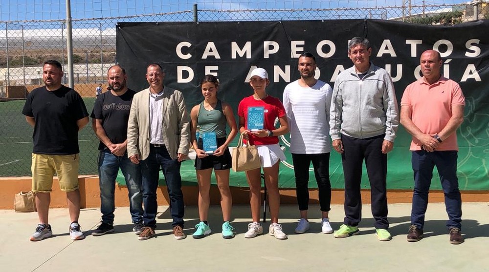 Candela Yécora y Pablo Hermoso se proclaman campeones en tenis de Andalucía Junior 2023