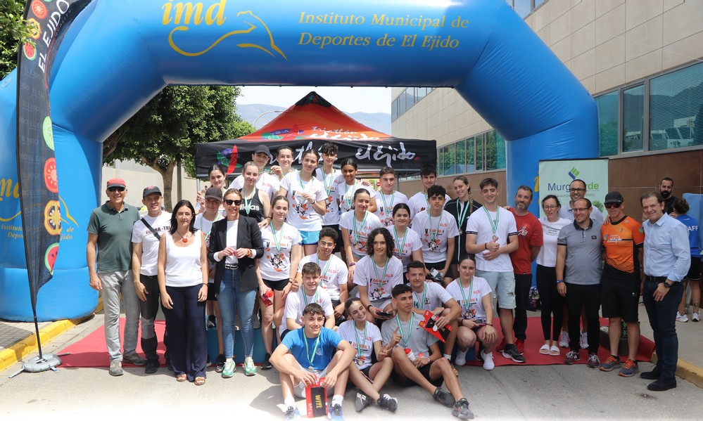El IES Santo Domingo organiza un triatlón con la participación de más de 100 alumnos de secundaria