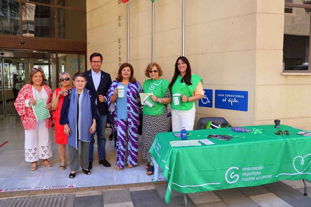 El Ejido se vuelca con la cuestación anual de la Asociación Española de Lucha Contra el Cáncer