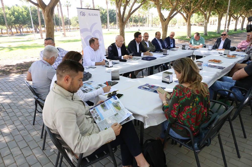 Francisco Góngora presenta la revista ‘La Buena Gestión’ con el balance del gobierno municipal del PP y las propuestas y grandes proyectos en marcha