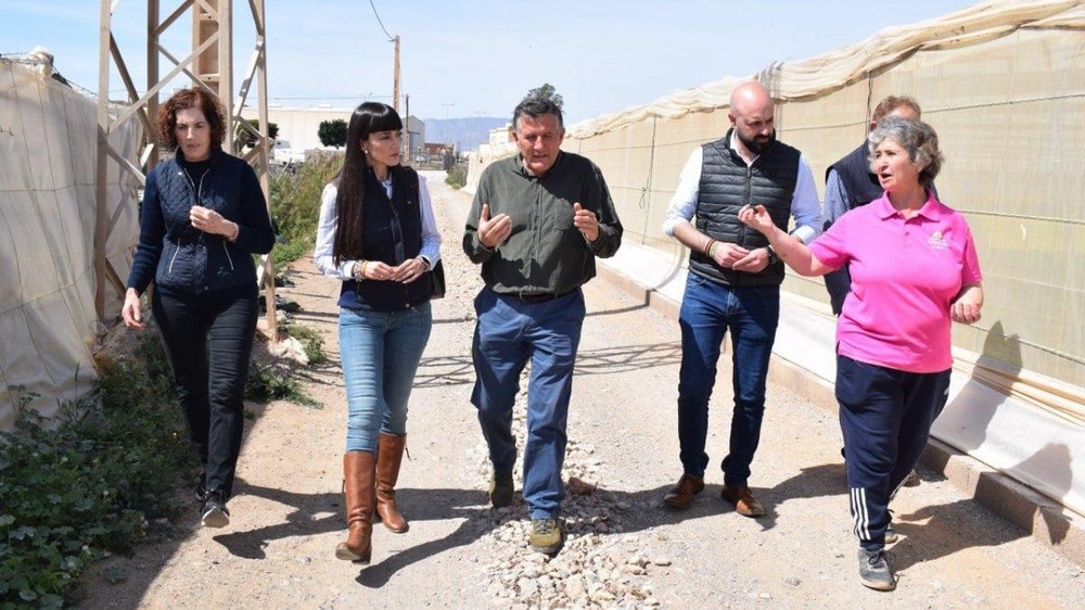 La candidata de Vox, Beatriz Sánchez, convierte en propuestas las demandas del sector agrícola de El Ejido