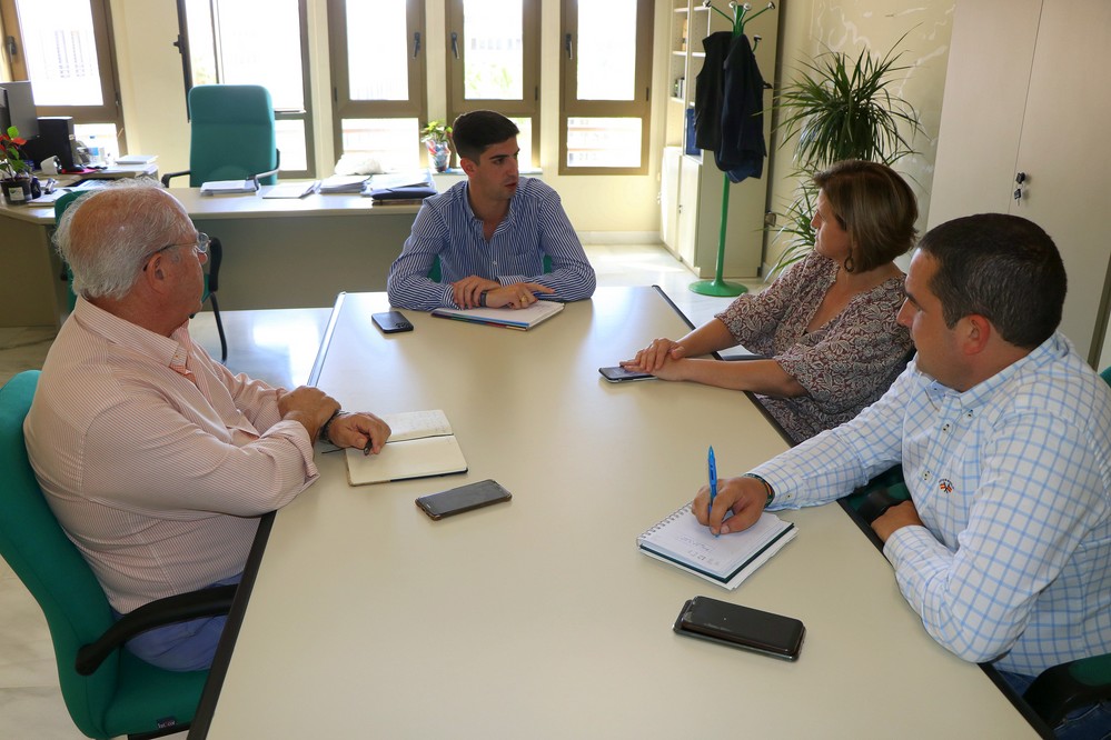 Reunión entre Ayuntamiento y ASAJA-Almería para analizar la situación del sector y promover la colaboración.