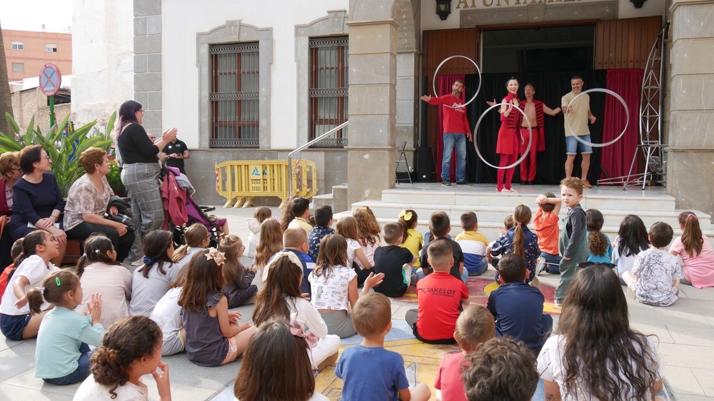 Adra vive una exitosa ‘Noche en Blanco’ cargada de actividades y talleres para pequeños y mayores