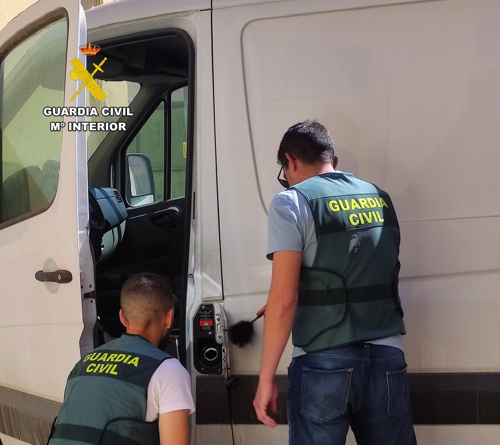 La Guardia Civil detiene en Roquetas de Mar a una persona como autor de 8 delitos de robo en interior de vehículo y uno de robo con fuerza en interior de vivienda