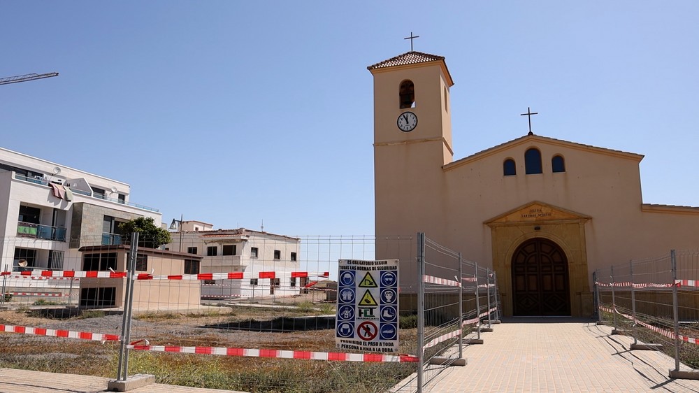 Obras de adecuación de espacios urbanos en la Plaza de la Iglesia de Guardias Viejas y zona verde en el barrio de las 40 viviendas
