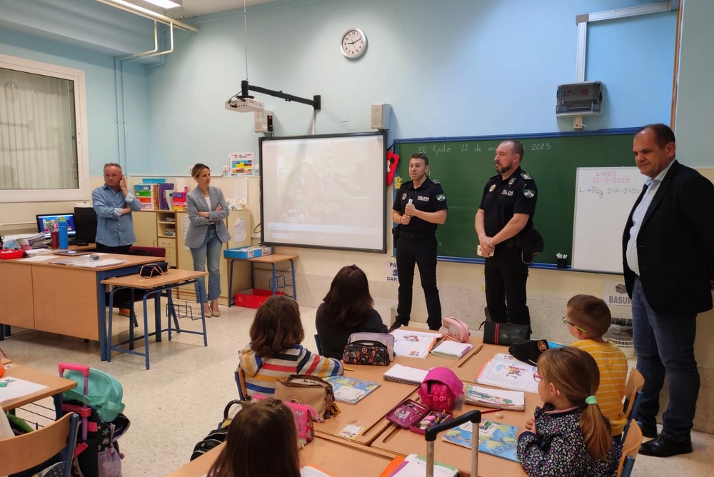 Policía Local de El Ejido y Educación promueven una campaña de Seguridad Vial en los colegios y charlas de concienciación en los institutos
