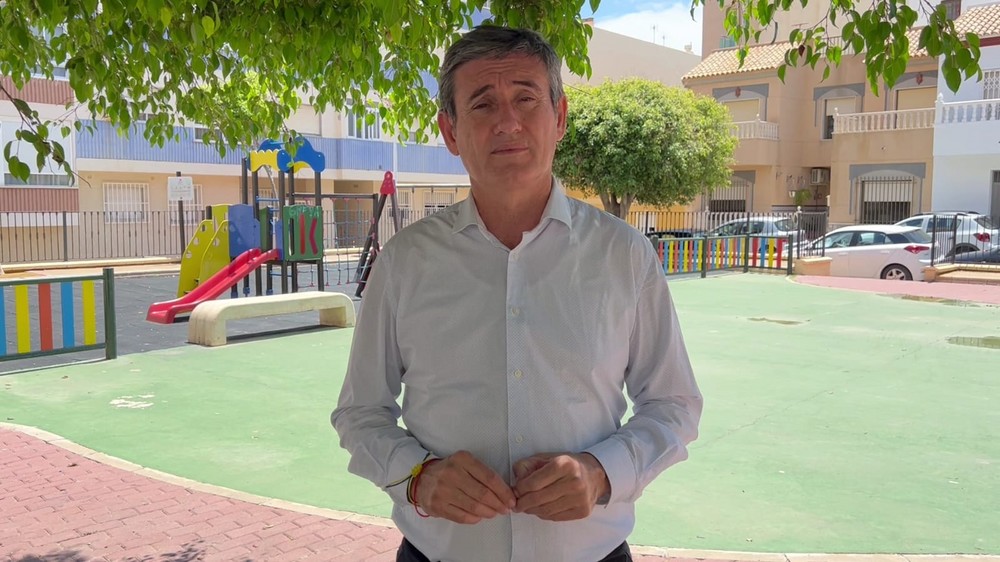 Manuel Cortés propone renovar calles y acerados y modernizar el parque infantil en Plaza Ibiza