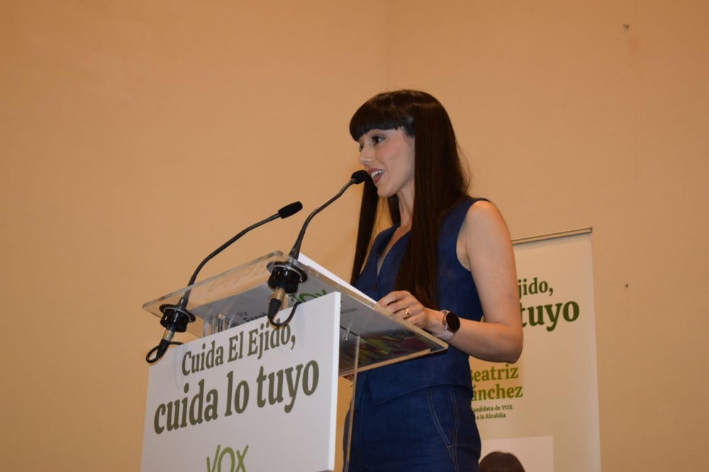 Beatriz Sánchez (VOX) destaca la necesidad de “dar soluciones a los comerciantes, autónomos, hosteleros y emprendedores” de El Ejido