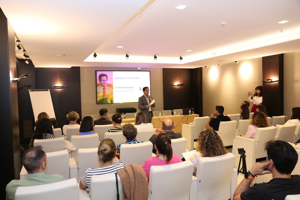 Jornada de ‘Liderazgo Femenino en el sector agro’ en El Ejido con encuentro entre profesionales y estudiantes