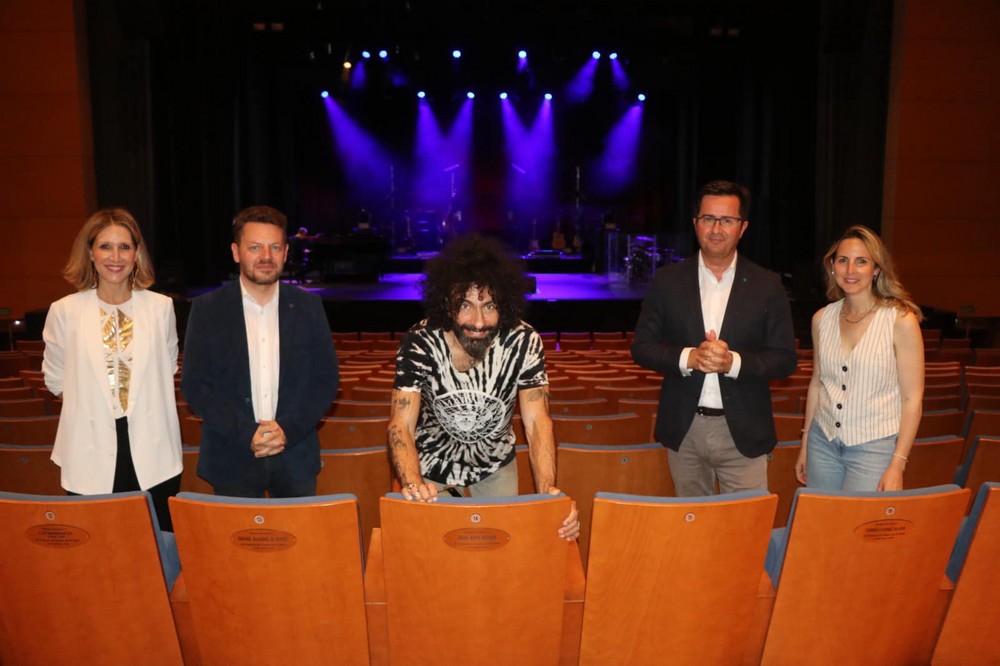 El violinista Ara Malikian recibe una Butaca de Honor en el 46º Festival de Teatro de El Ejido