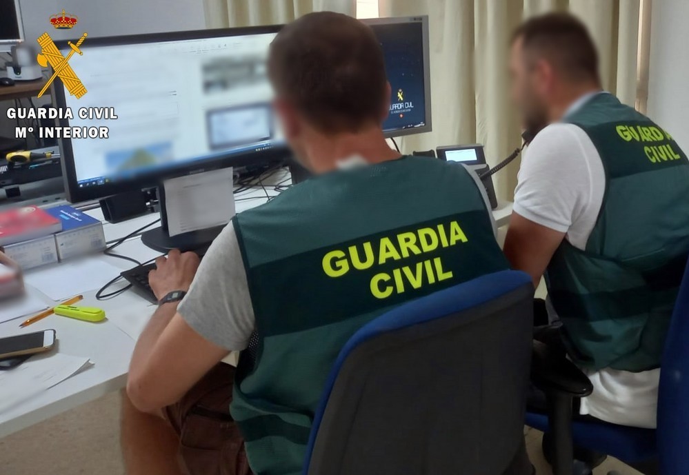 La Guardia Civil investiga a un vecino de El Ejido por estafar a un ayuntamiento gallego